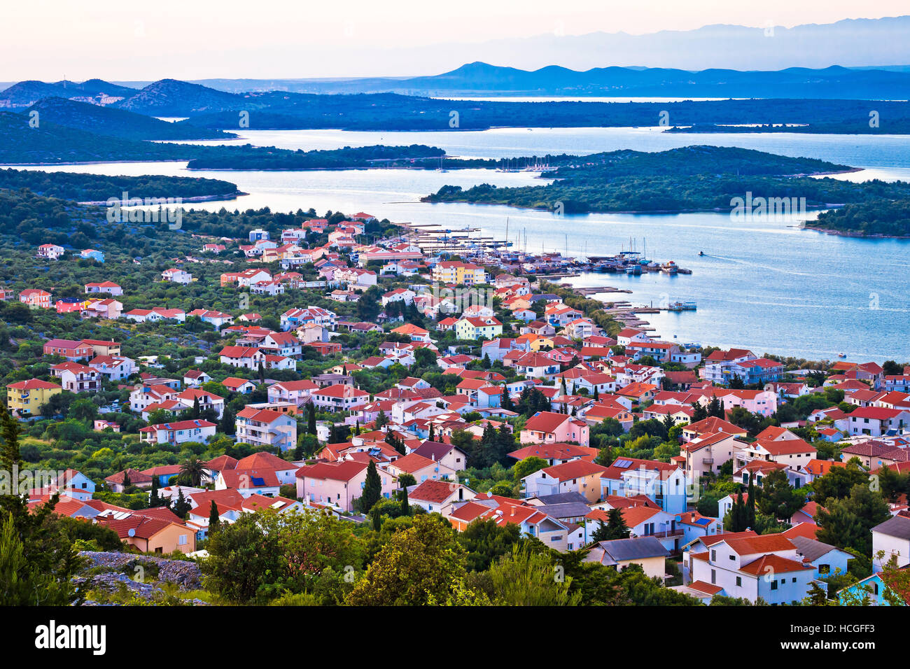 Isola di Murter arcipelago costa vista aerea, Dalmazia, Croazia Foto Stock