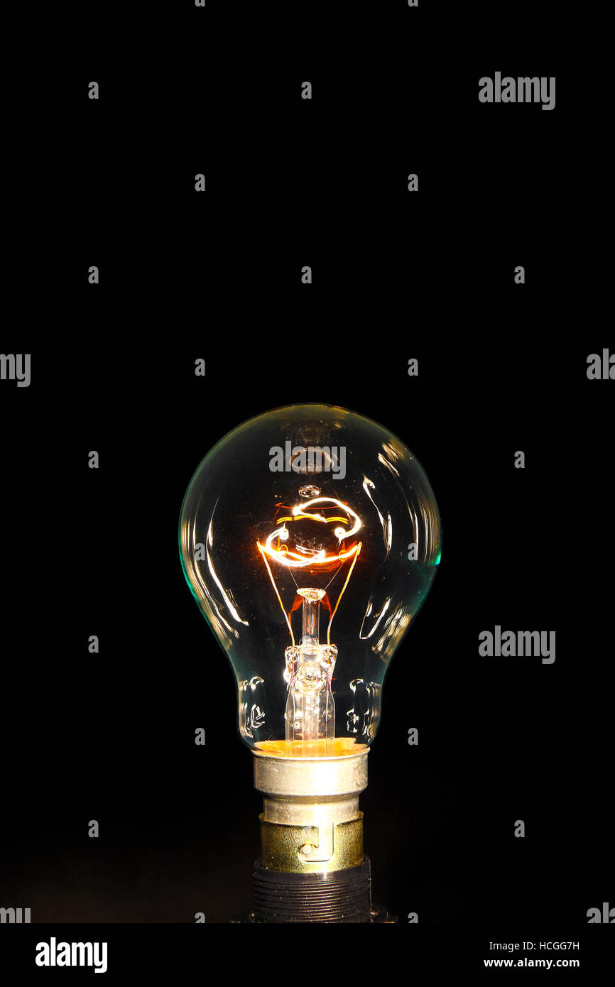Luce elettrica lampadina incandescente sinonimo di pensiero,invenzione,  idea o istruzione Foto stock - Alamy
