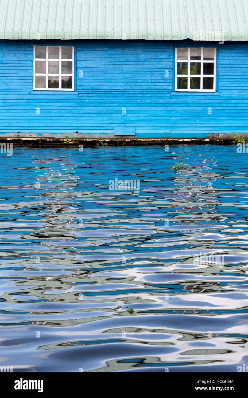 Casa galleggiante in Cambogia Foto Stock