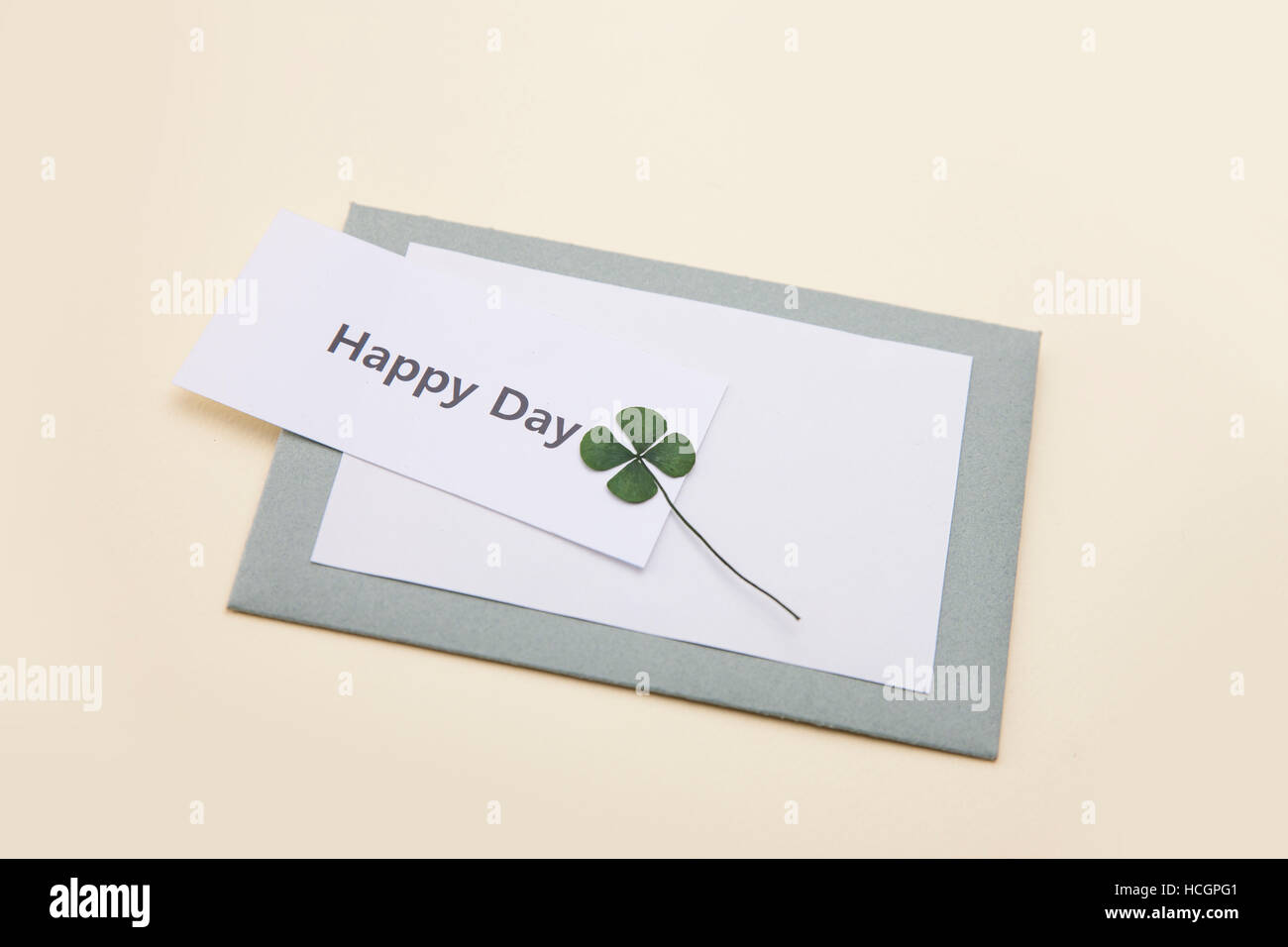 Happy Day con quadrifoglio Foto Stock