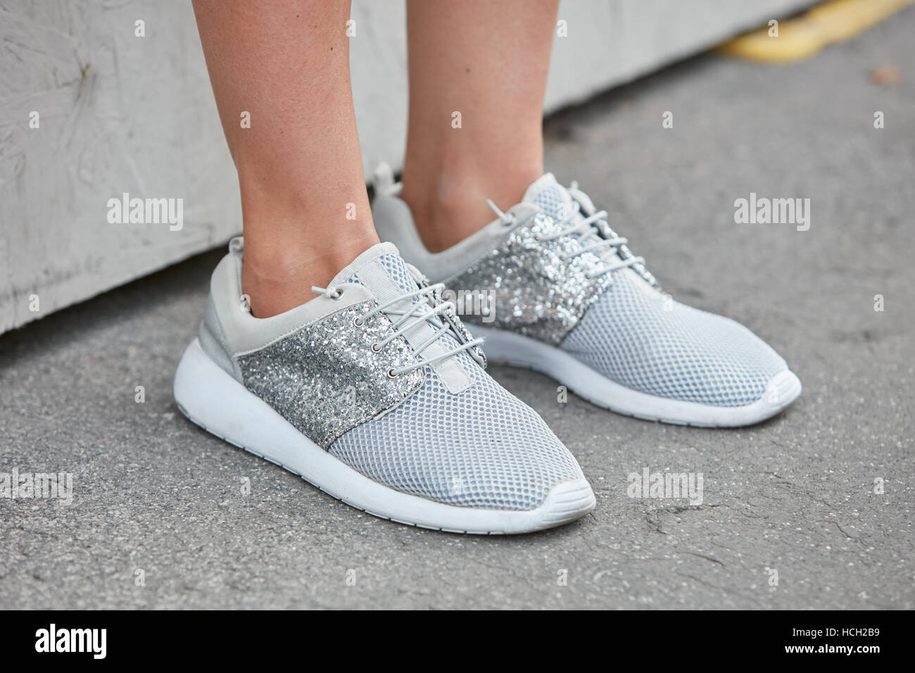 Trainer bianche e argento cheap