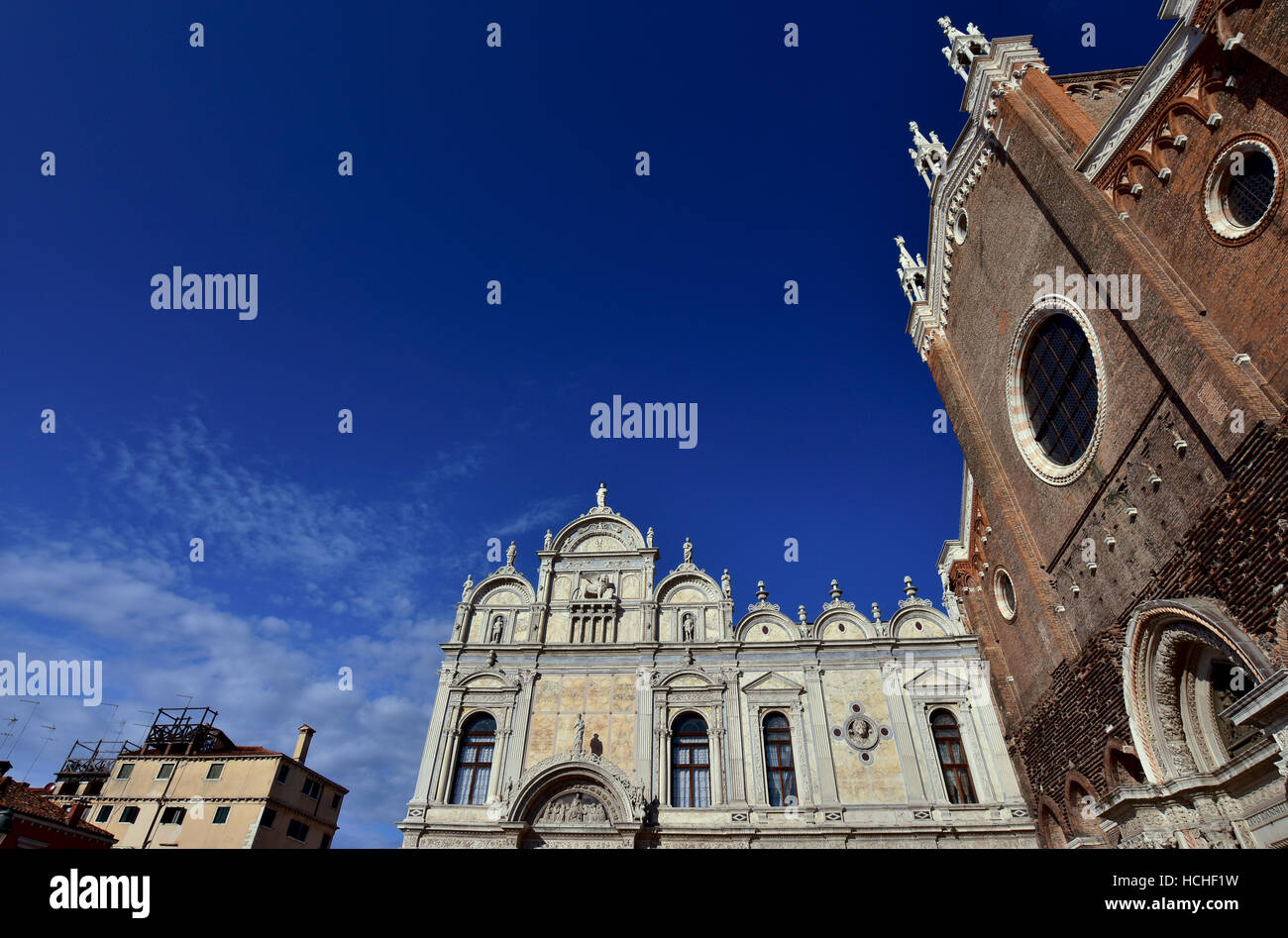 Rinascimentale Scuola Grande di San Marco con medievale dei Santi Giovanni e Paolo Basilica a Venezia (con copia spazio) Foto Stock