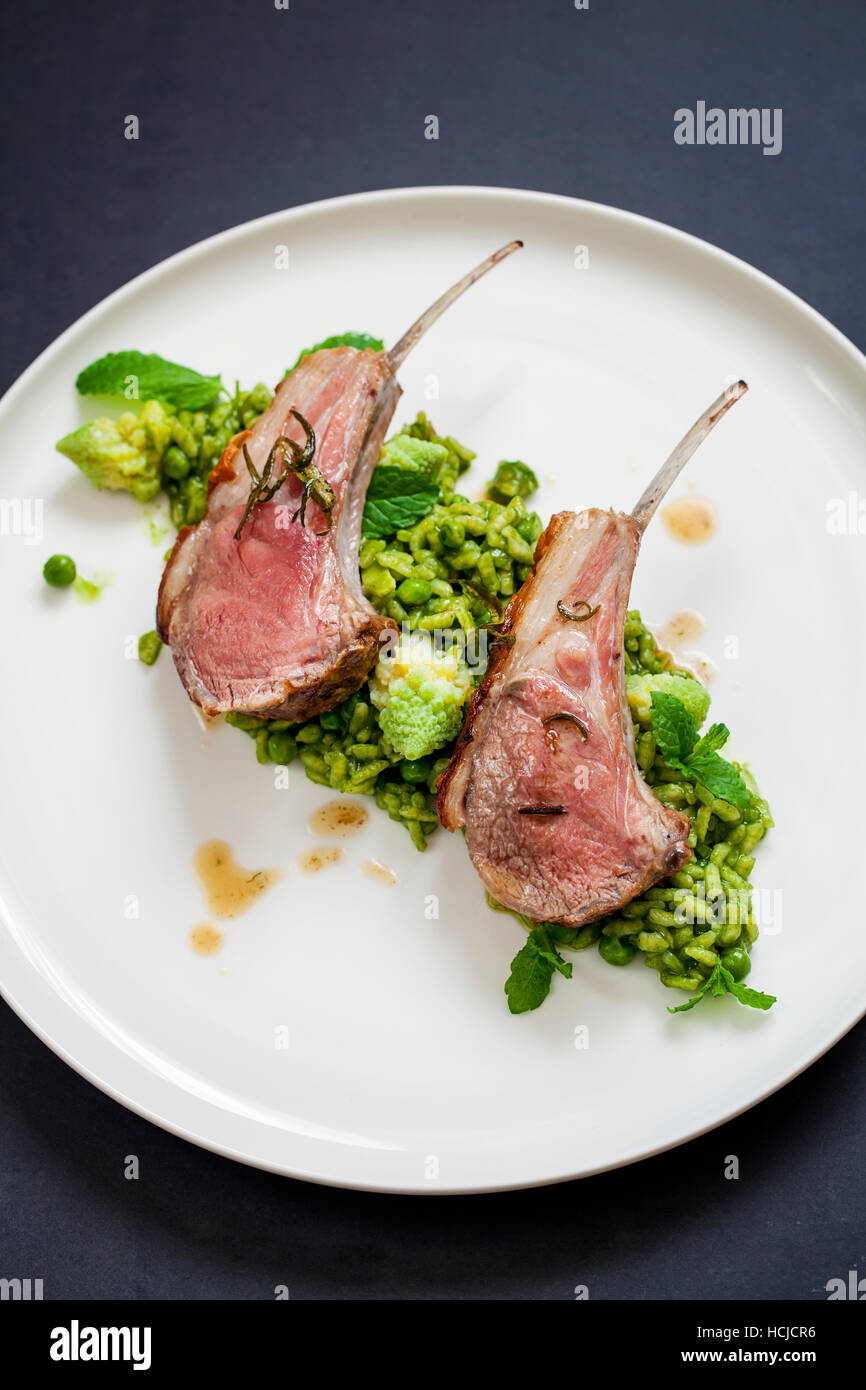 Risotto verde con cavolfiore romanesco, parmigiano e di agnello Foto Stock