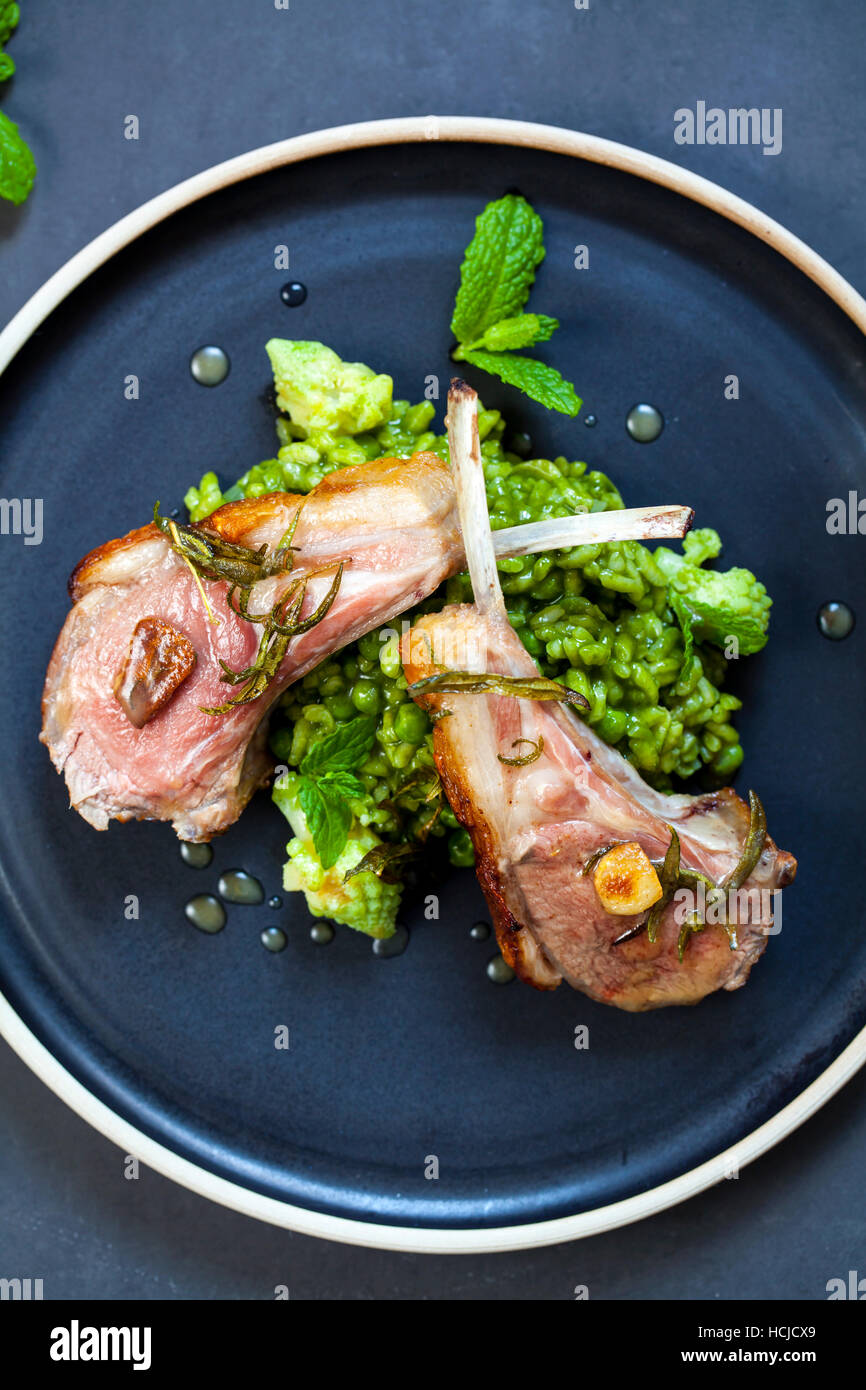 Risotto verde con cavolfiore romanesco, parmigiano e di agnello Foto Stock