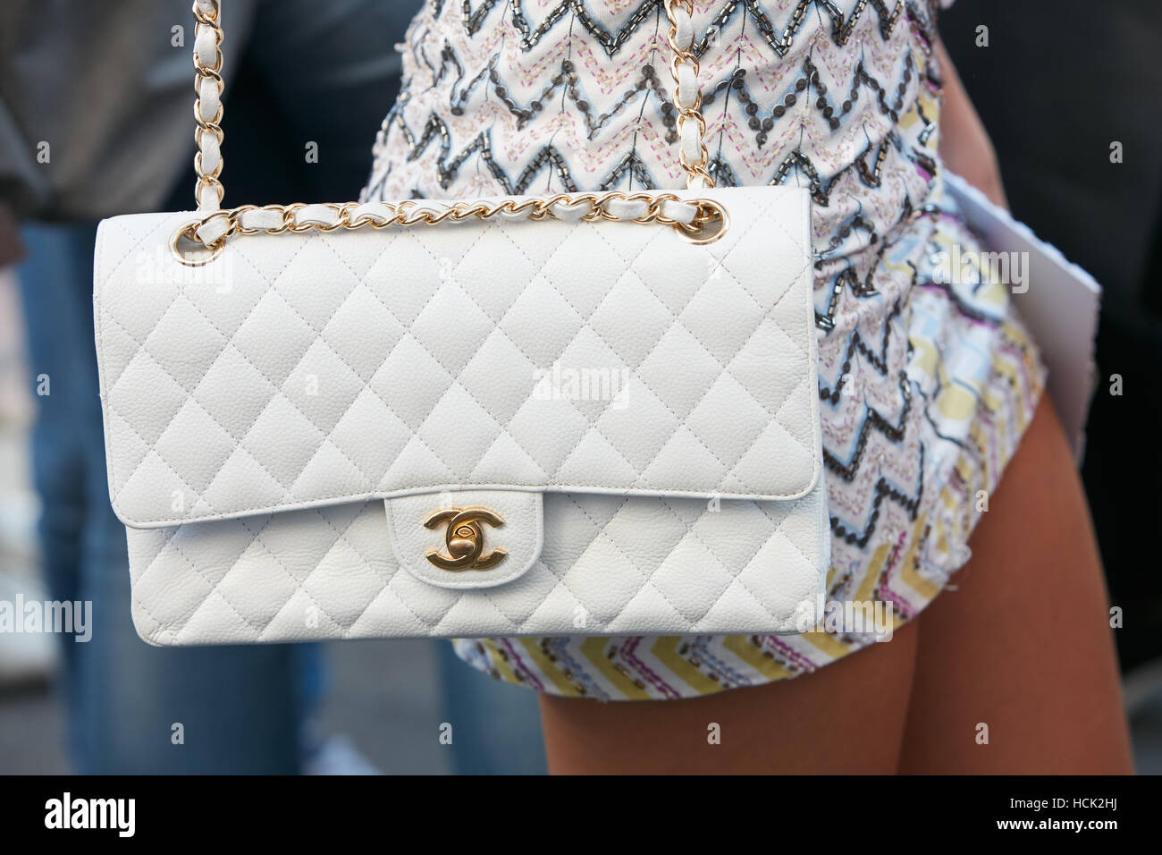 Borsa bianca del chanel immagini e fotografie stock ad alta risoluzione -  Alamy