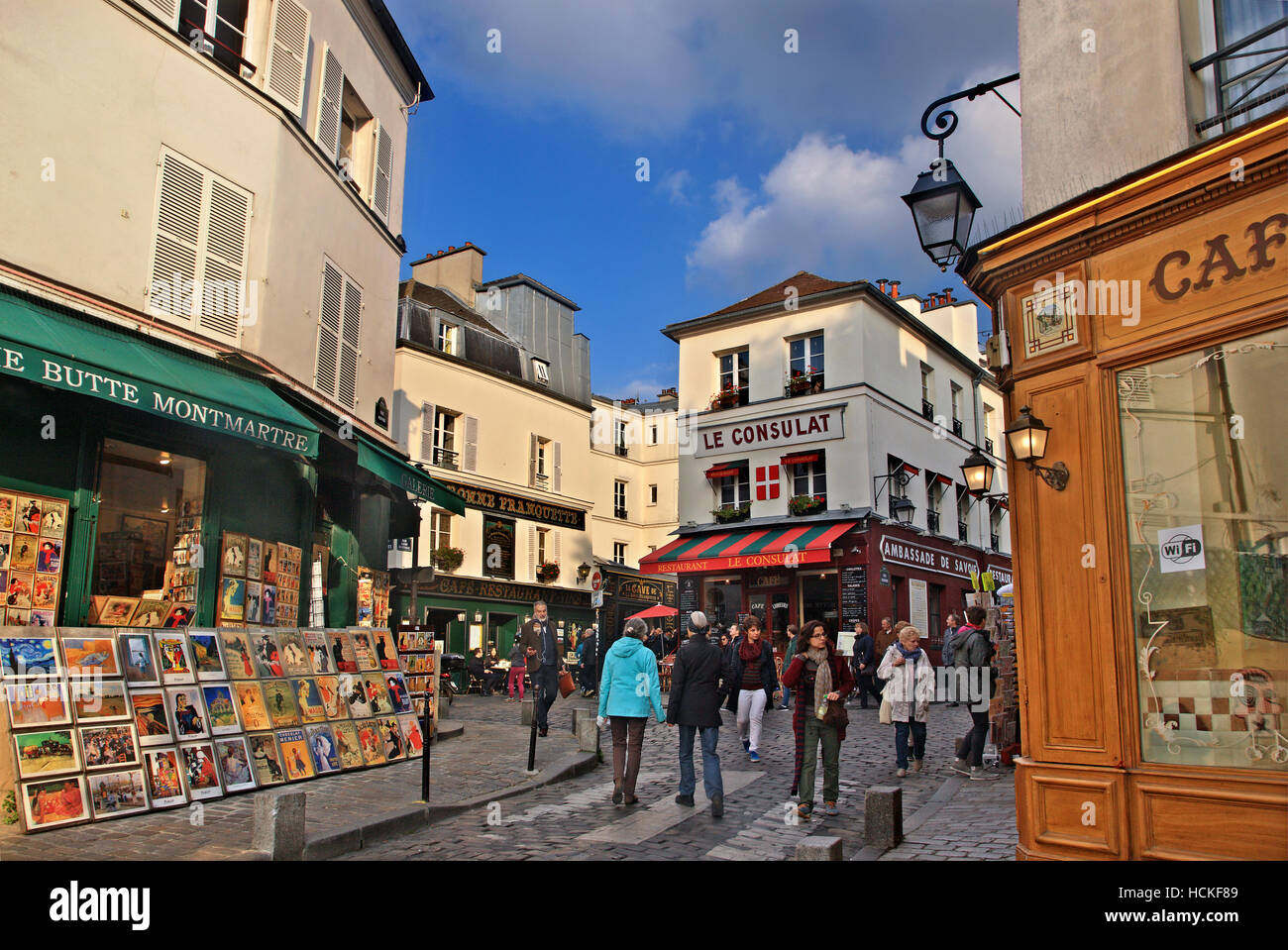 A piedi nei vicoli pittoreschi del 'bohemien' quartiere di Montmartre, Parigi, Francia Foto Stock