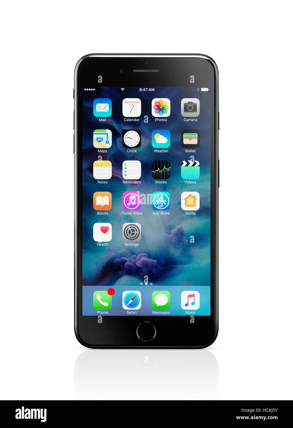 Apple iPhone 7 nero Plus con le icone del desktop sul suo visualizzatore  isolato su sfondo bianco con tracciato di ritaglio Foto stock - Alamy