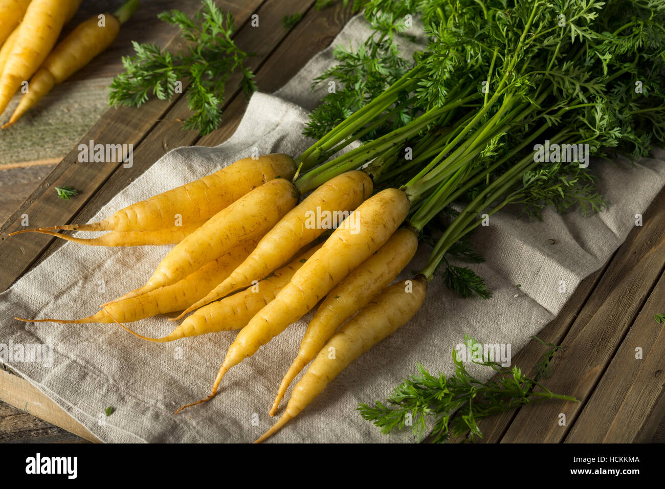 Materie organiche Baby giallo carote pronto a mangiare Foto Stock