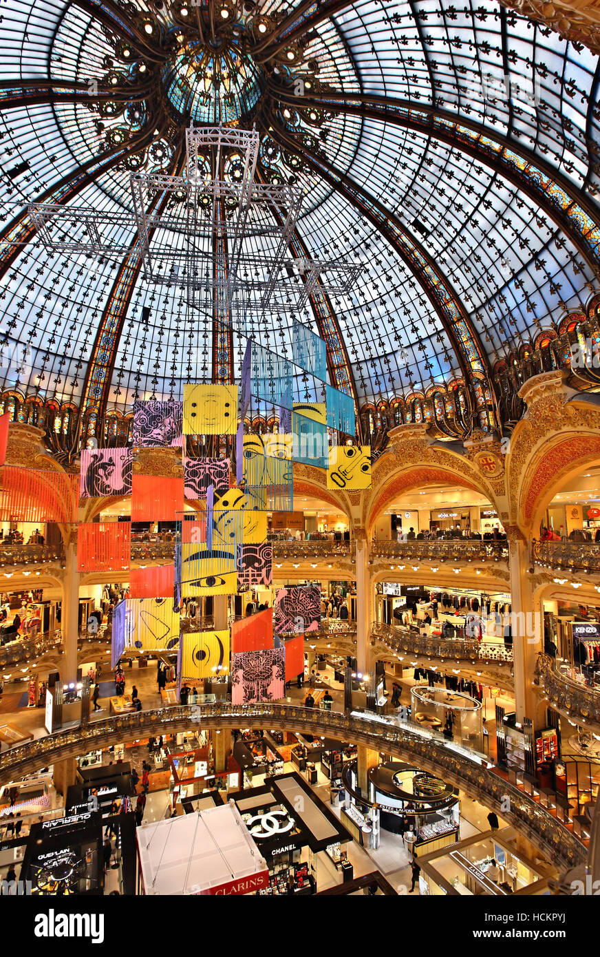 La Galeries Lafayette, il più famoso Parisienne shopping center (dal 1894), al nono arrondissement, Parigi, Francia Foto Stock