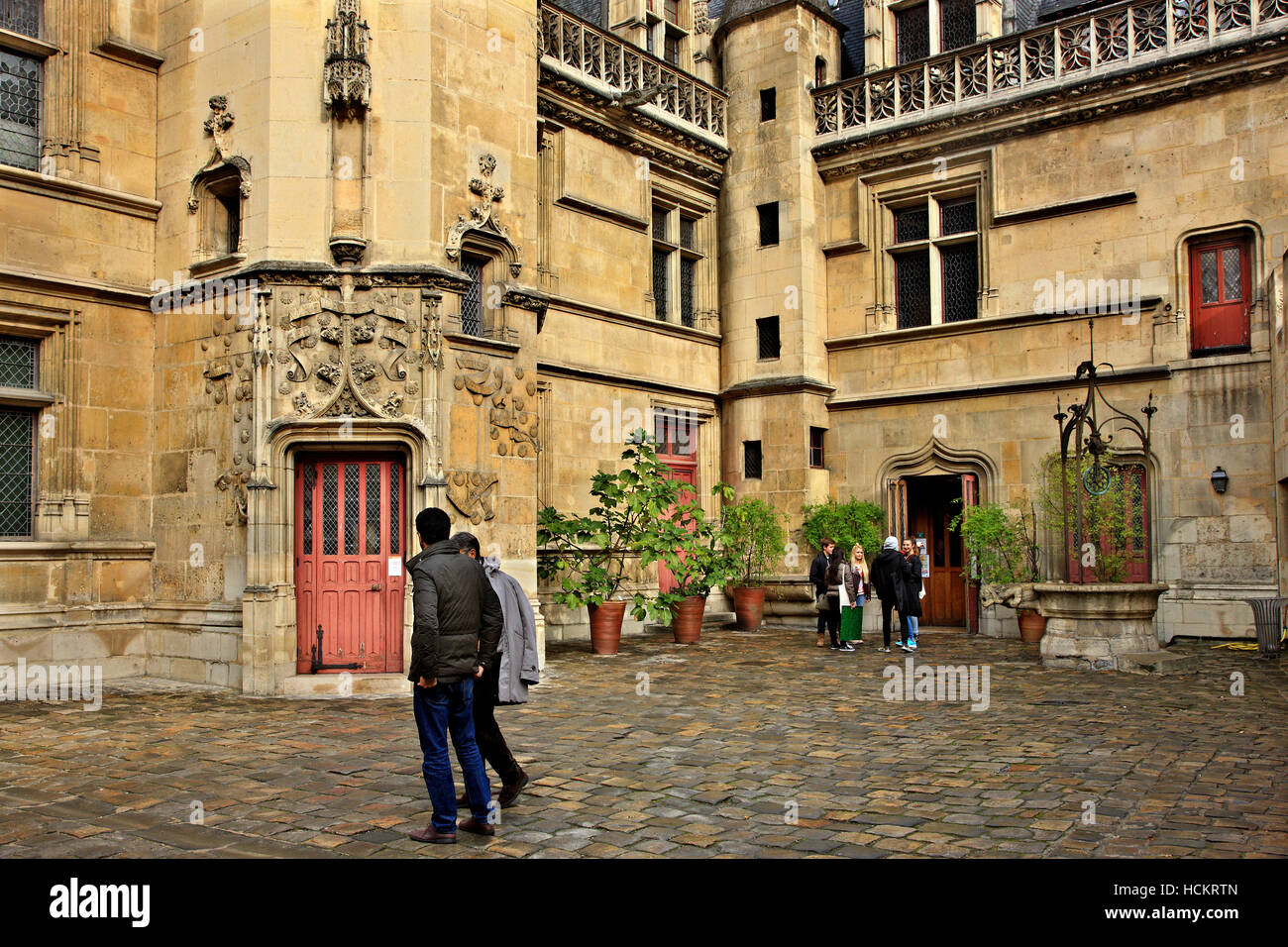 Il cortile del museo medievale (Musée national du Moyen Âge - noto anche come 'Musée de Cluny'), Quartier Latin, Paris, Francia. Foto Stock