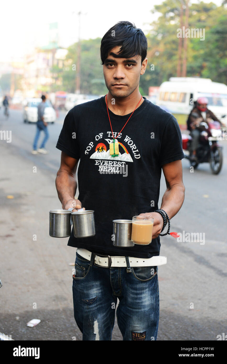 Servire caldo chai. Foto Stock