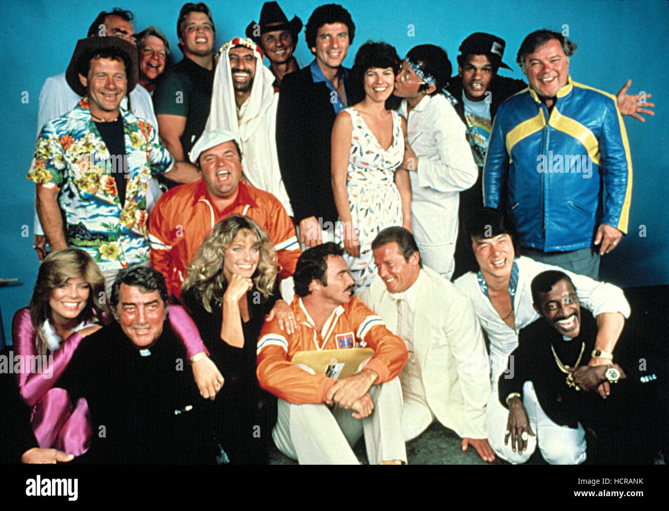 CANNONBALL RUN, LA, (riga superiore): Peter Fonda, Jamie Farr, Bert Convy, Adrienne  Barbeau, Michael Hui, Rick Aviles, Warren Foto stock - Alamy