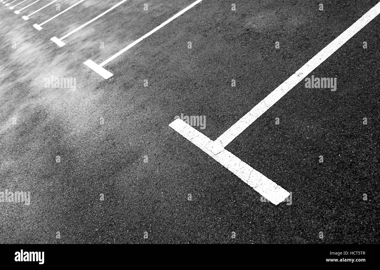 Linee di parcheggio, il dettaglio di un parco urbano, città Foto Stock