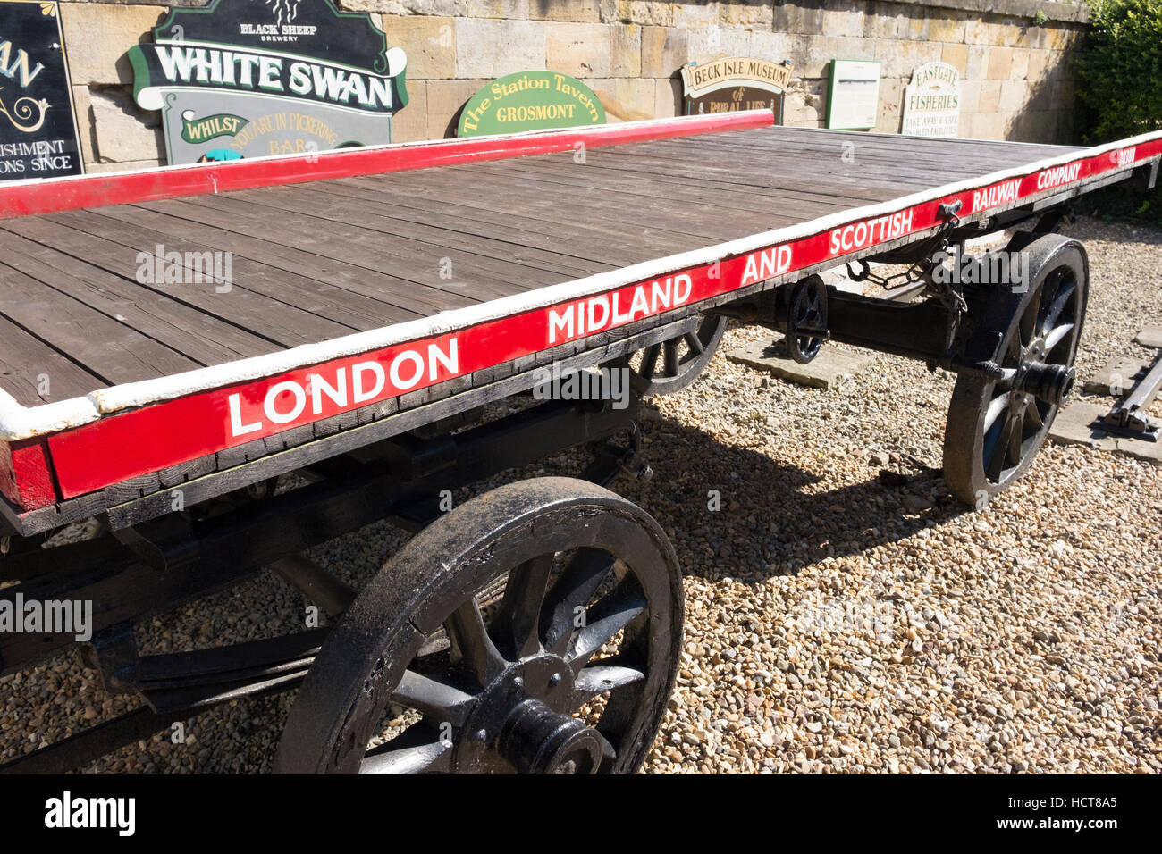 London Midland e carrello ferroviario scozzese Foto Stock