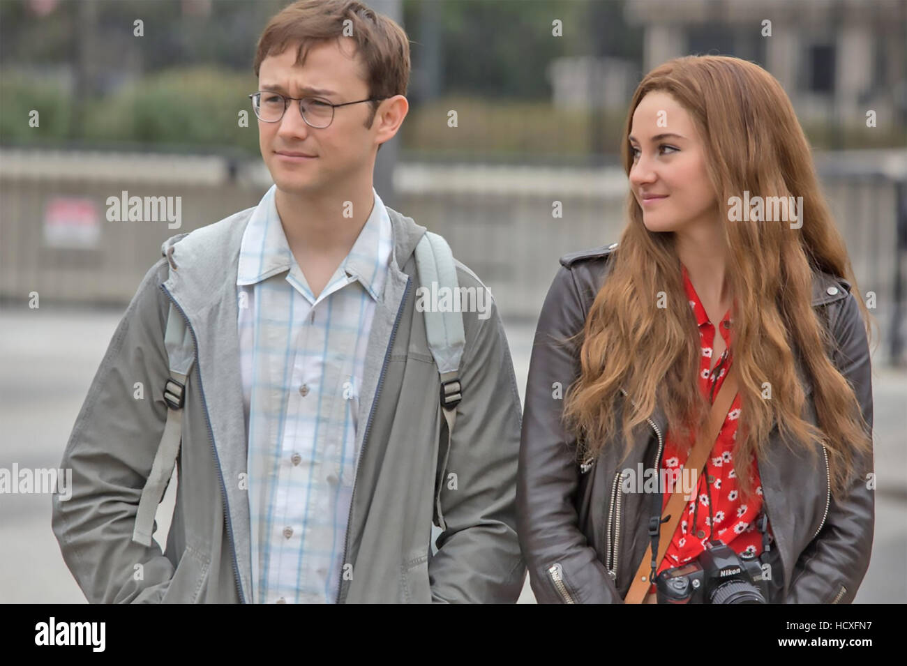 SNOWDEN 2016 Open Road Films Production con Joseph Gordon-Levitt come Edward Snowden e Shailene Woodley Foto Stock