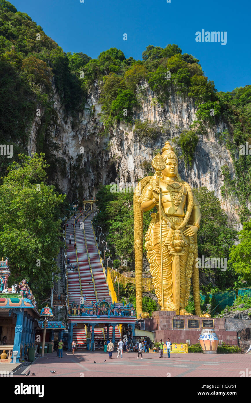 Signore Murugan dtatue, la più grande statua di una divinità Indù in Malaysia all'ingresso Grotte Batu, Kuala Lumpur, Malesia Foto Stock