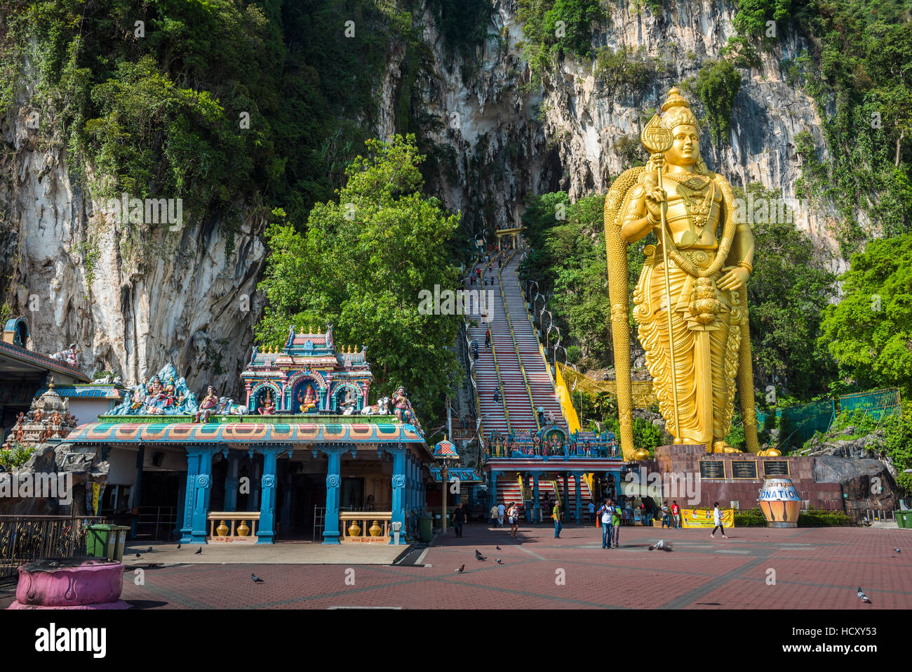 Signore Murugan statua, la più grande statua di una divinità Indù in Malaysia all'ingresso Grotte Batu, Kuala Lumpur, Malesia Foto Stock
