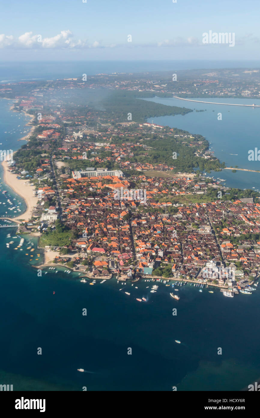 Vista aerea dell'isola di Bali da un volo commerciale, Mare Flores, Indonesia Foto Stock