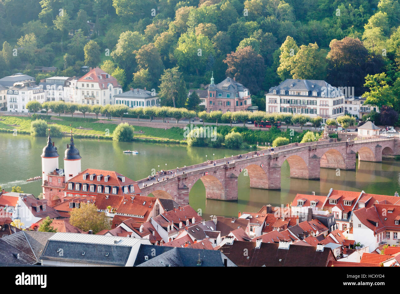 Città vecchia con Karl-Theodor Bridge (Ponte Vecchio) e gate, Fiume Neckar, Heidelberg, Baden-Württemberg, Germania Foto Stock