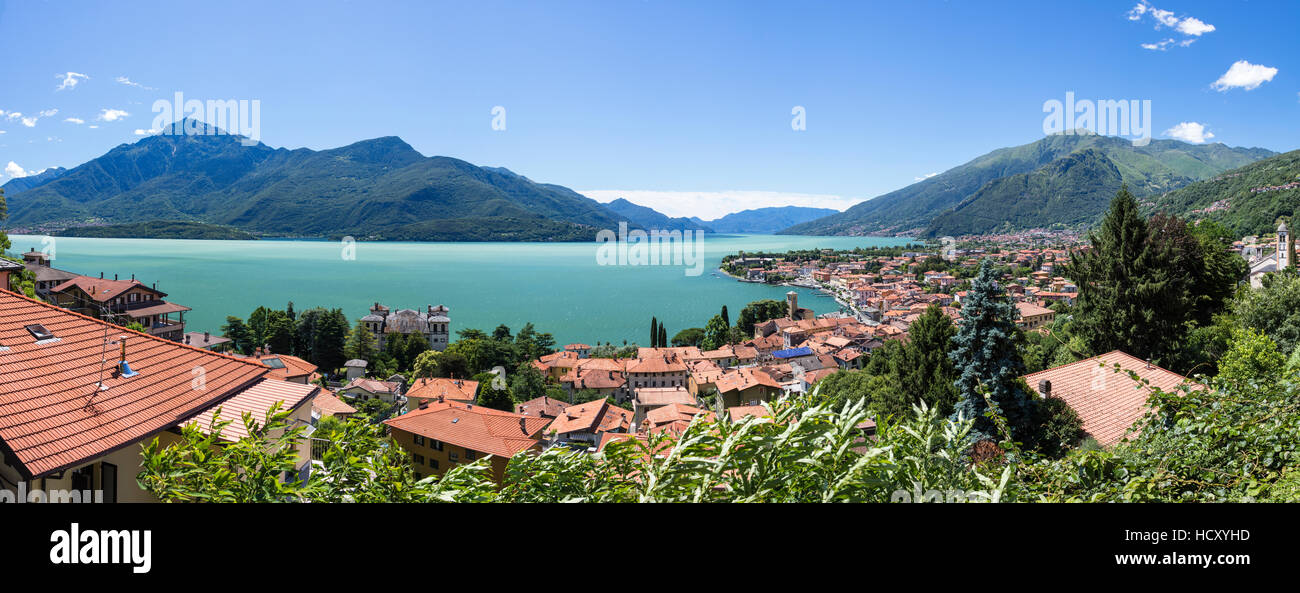 Vista del tipico villaggio di Gravedona lago di Como e giardini, provincia di Como, laghi italiani, Lombardia, Italia Foto Stock