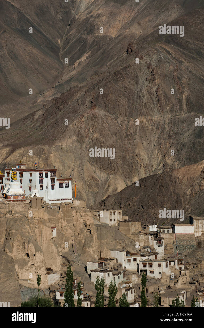 Una vista della magnifica 1000-anno-vecchio monastero di Lamayuru nella remota regione del Ladakh India del nord Foto Stock