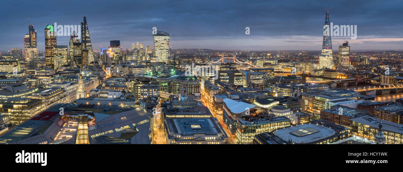 Panorama della città al tramonto, London, Regno Unito Foto Stock