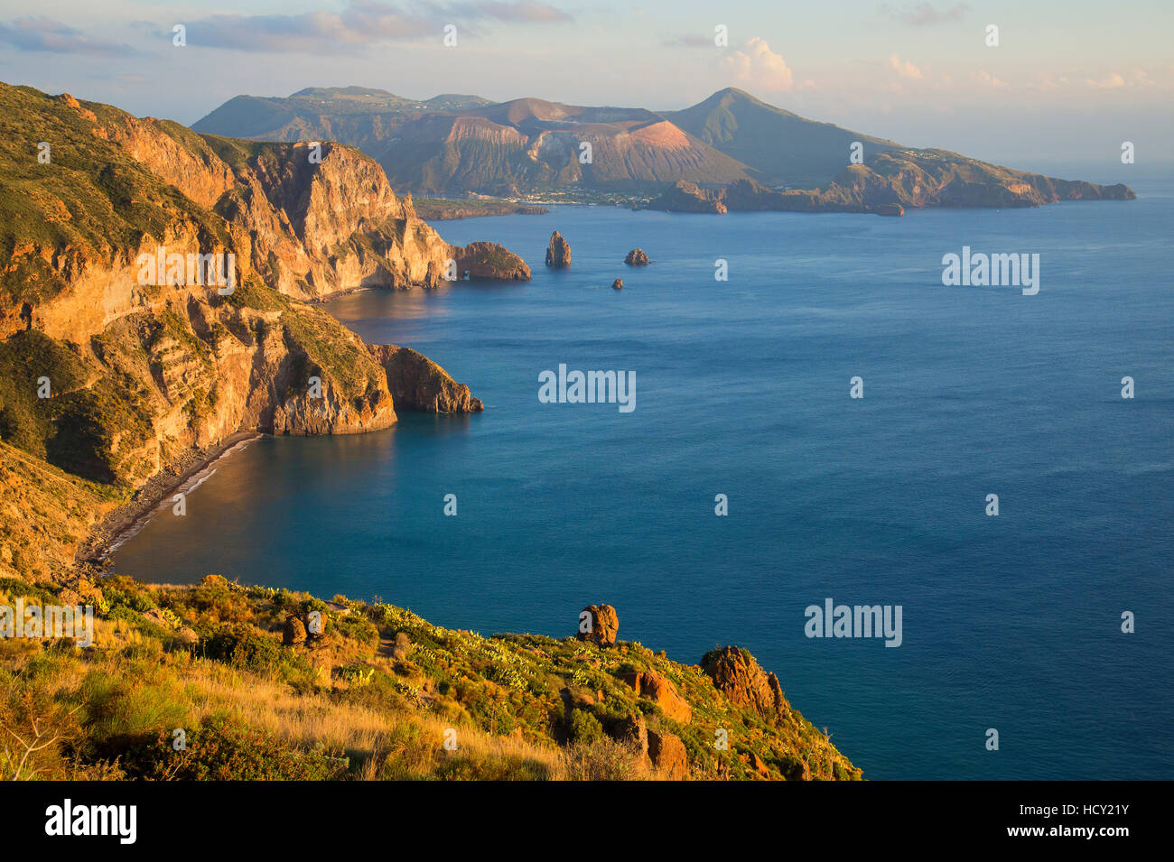 Vista dal Belvedere di Quattrocchi, Lipari, Isole Eolie, UNESCO, Sicilia, Italia, Mediterranea Foto Stock