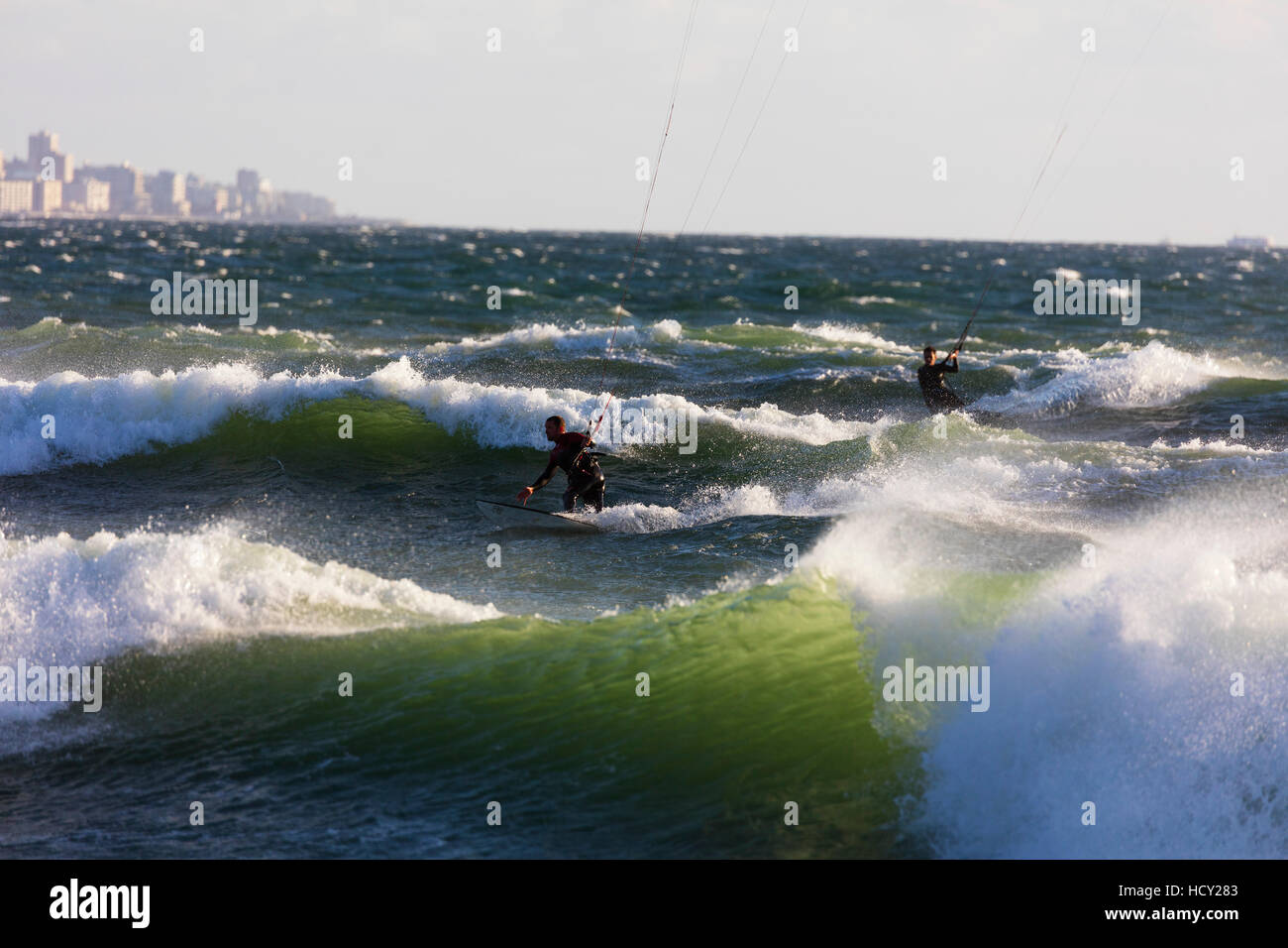 Il kite surf, Cape Town, Western Cape, Sud Africa e Africa Foto Stock