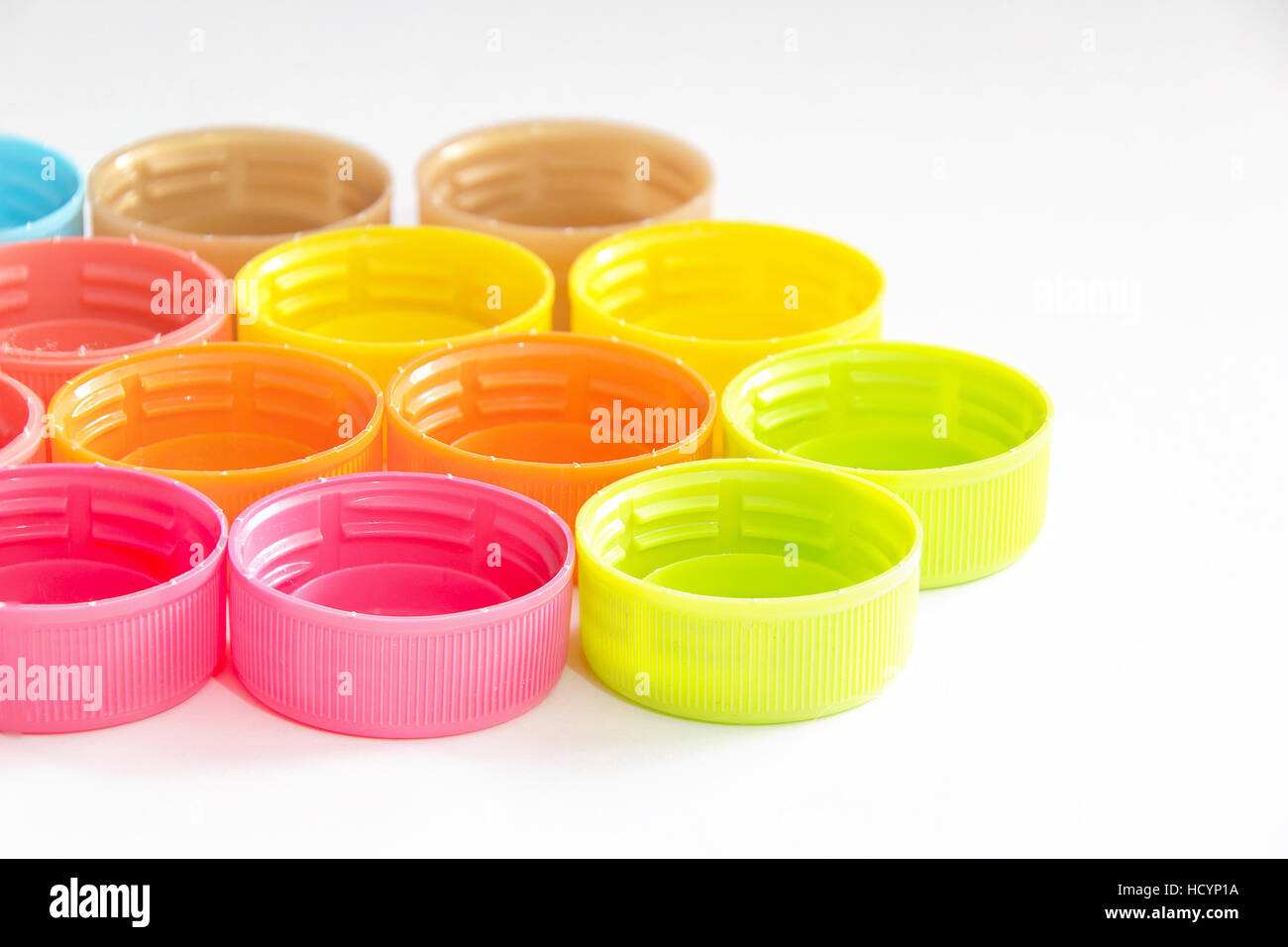 Colorato tappo di bottiglia isolato su sfondo bianco Foto Stock