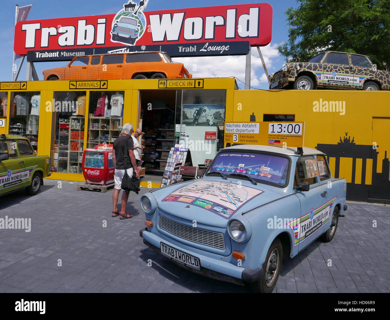 Germania - Berlino Trabi World, il museo e i noleggi di Trabant vettura. Realizzato in GDR. foto di Sean Sprague Foto Stock