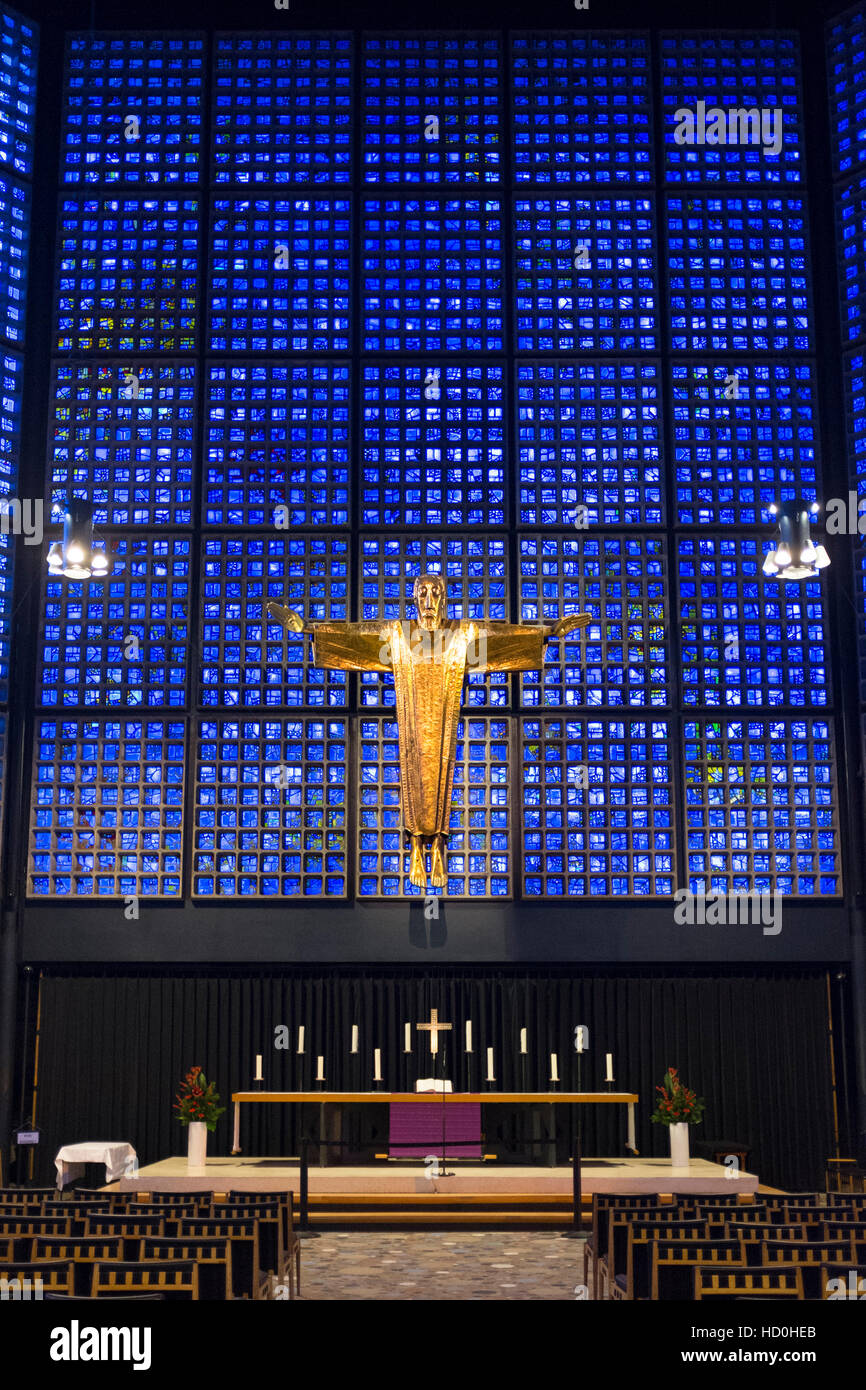 Interno della cappella moderna a Kaiser Wilhelm Memorial Church a Berlino, Germania Foto Stock