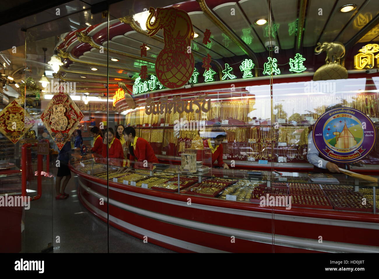 Gioielli in oro shop al mercato Warorat Chinatown, in Chiang Mai Foto Stock