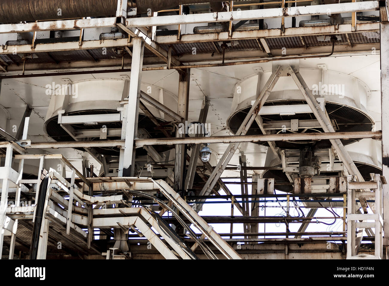 Parte della raffineria di petrolio di apparecchiature in fabbrica Foto Stock