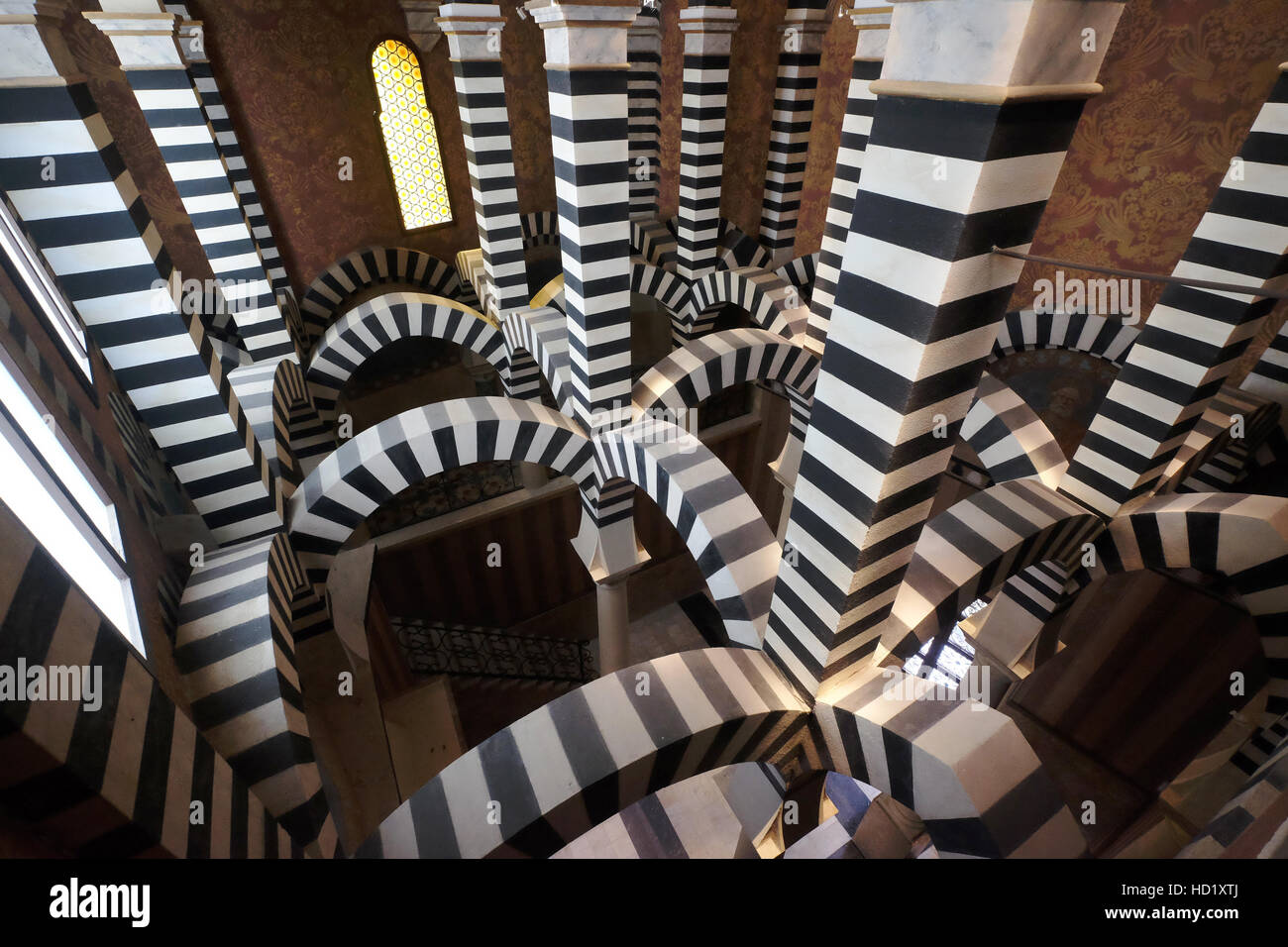 Stile arabesco all'interno di Rocchetta Mattei. Grizzana Morandi, Bologna, Italia. Foto Stock