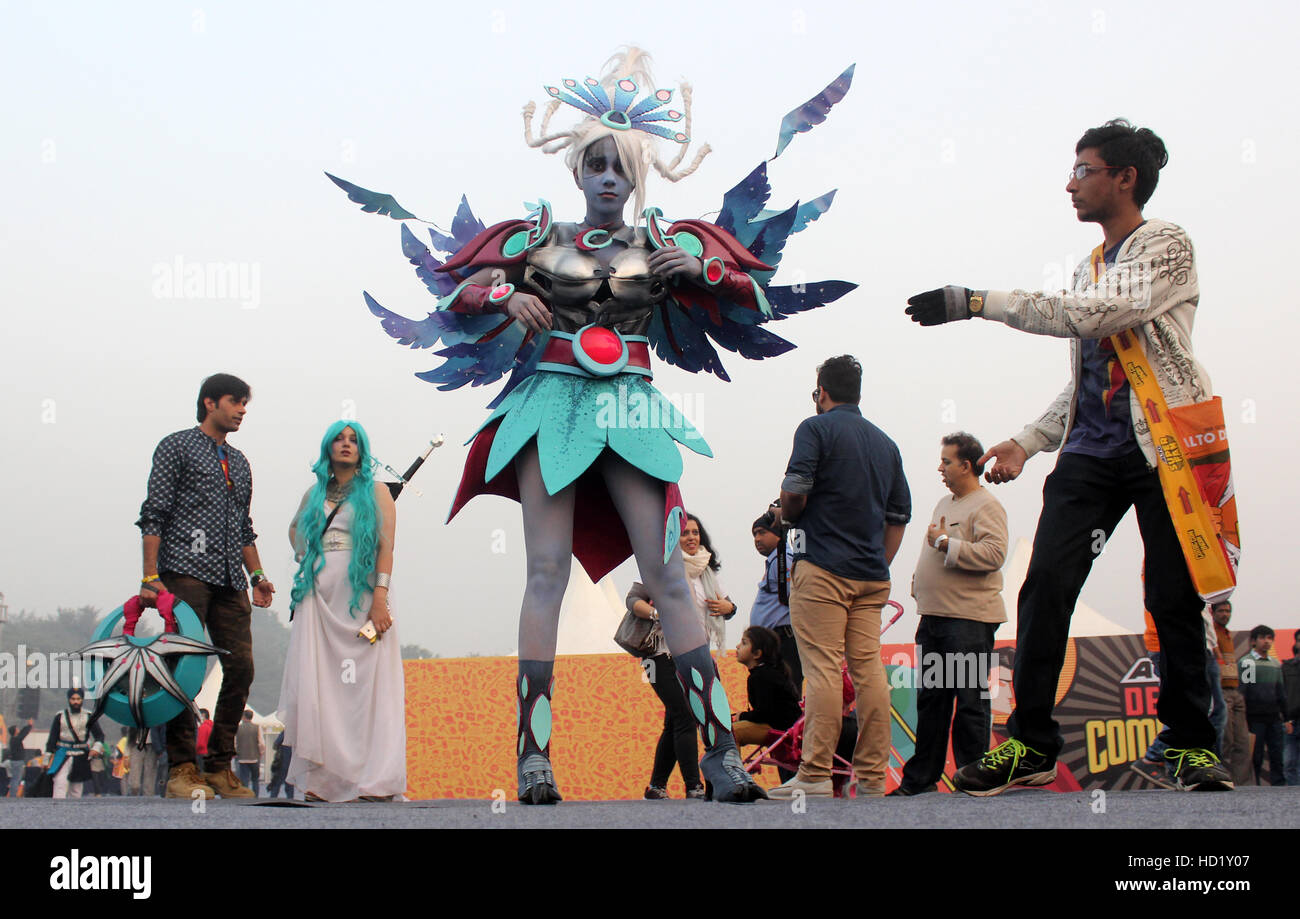 New Delhi, India. 09Dec, 2016. Artista disegnatore di indossare il costume durante il sesto Delhi Comic con a Okhla motivi in Delhi venerdì. Credito: Shrikant Singh/Pacific Press/Alamy Live News Foto Stock