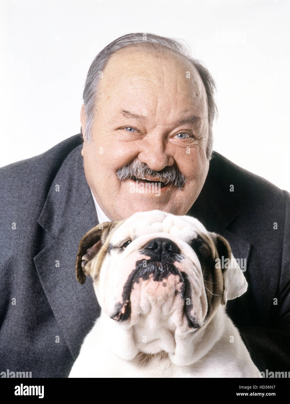 JAKE E IL FATMAN, (da sinistra): William Conrad, Max il bulldog, 1987-1992. © Viacom Productions / cortesia Everett Collection Foto Stock