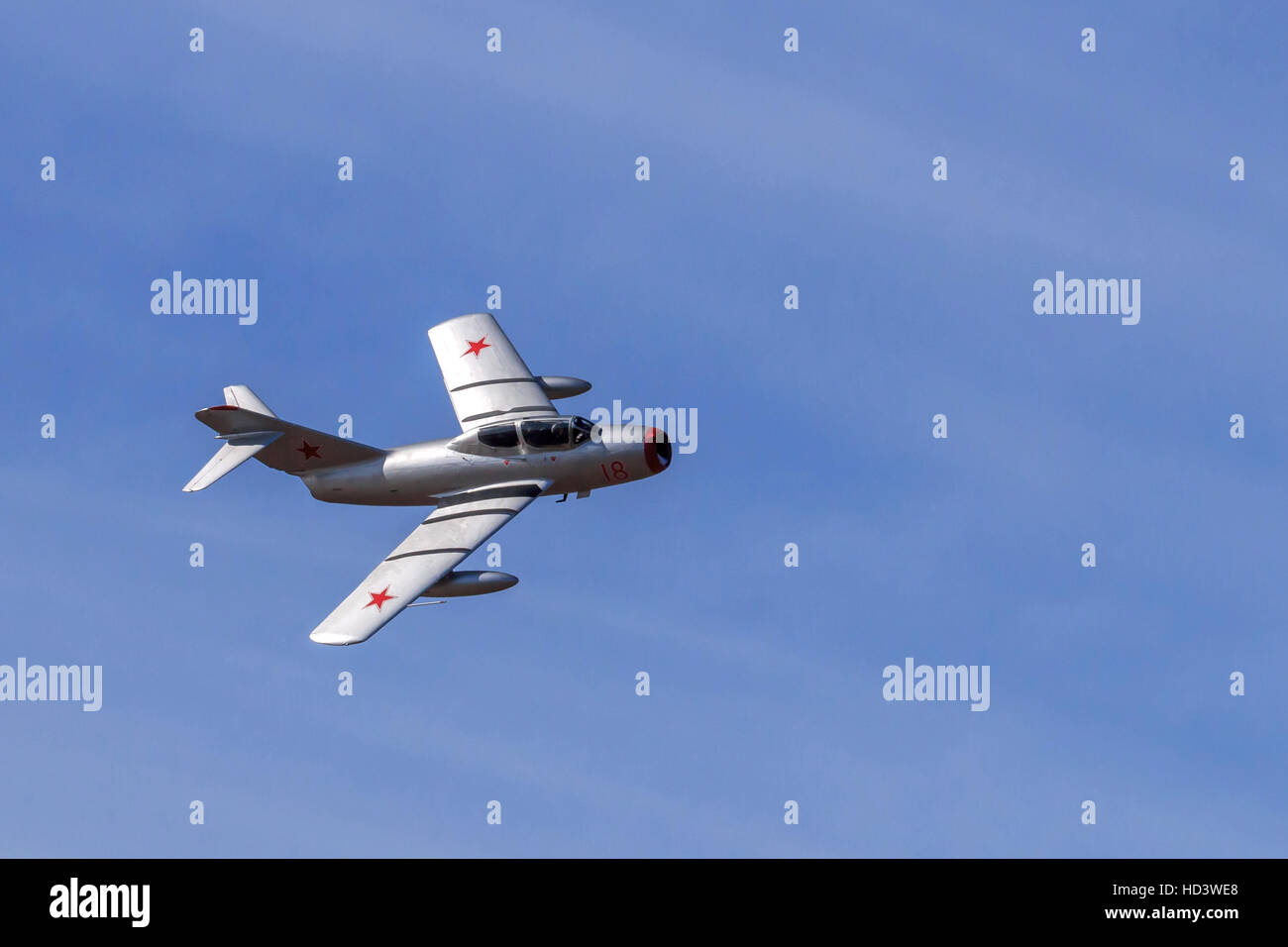 Mikoyan Gurevich MIG 15 jet da combattimento dall'epoca della guerra fredda esecuzione all'Airshow di Southport Foto Stock