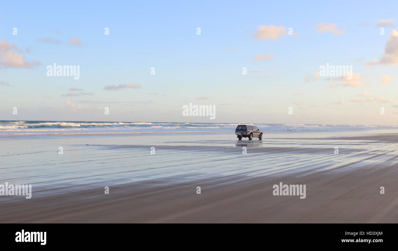 Mitsubishi crossing 75 miglia di spiaggia a Isola Fraser Foto Stock