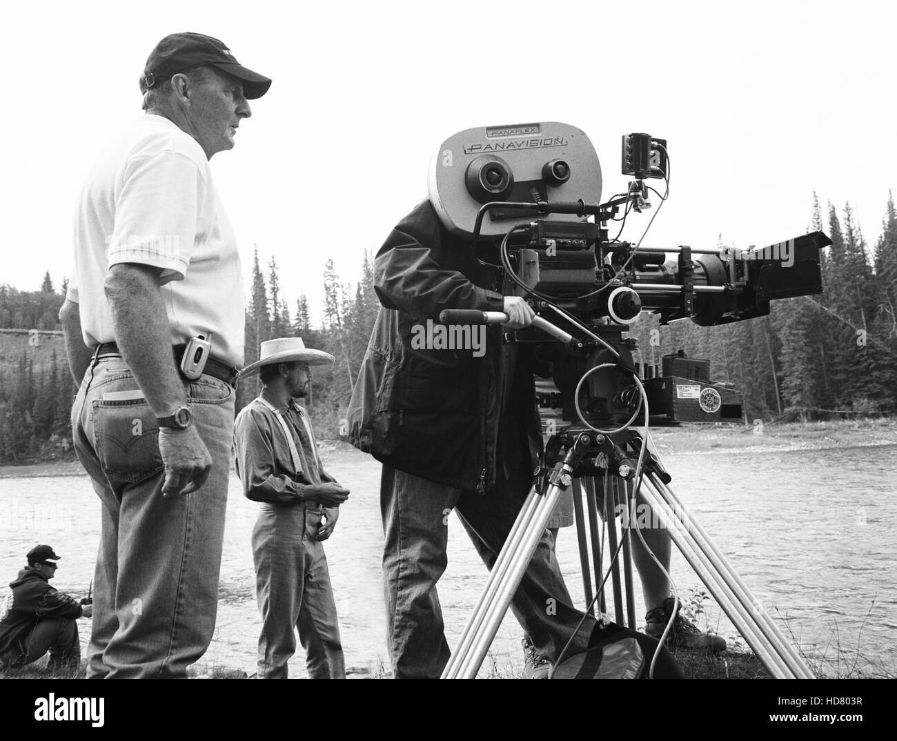 In Occidente, direttore Simon Wincer (sinistra) on-set, 'Episodio 2', 2005 foto: Kurt Markus / © TNT / cortesia: Everett Foto Stock