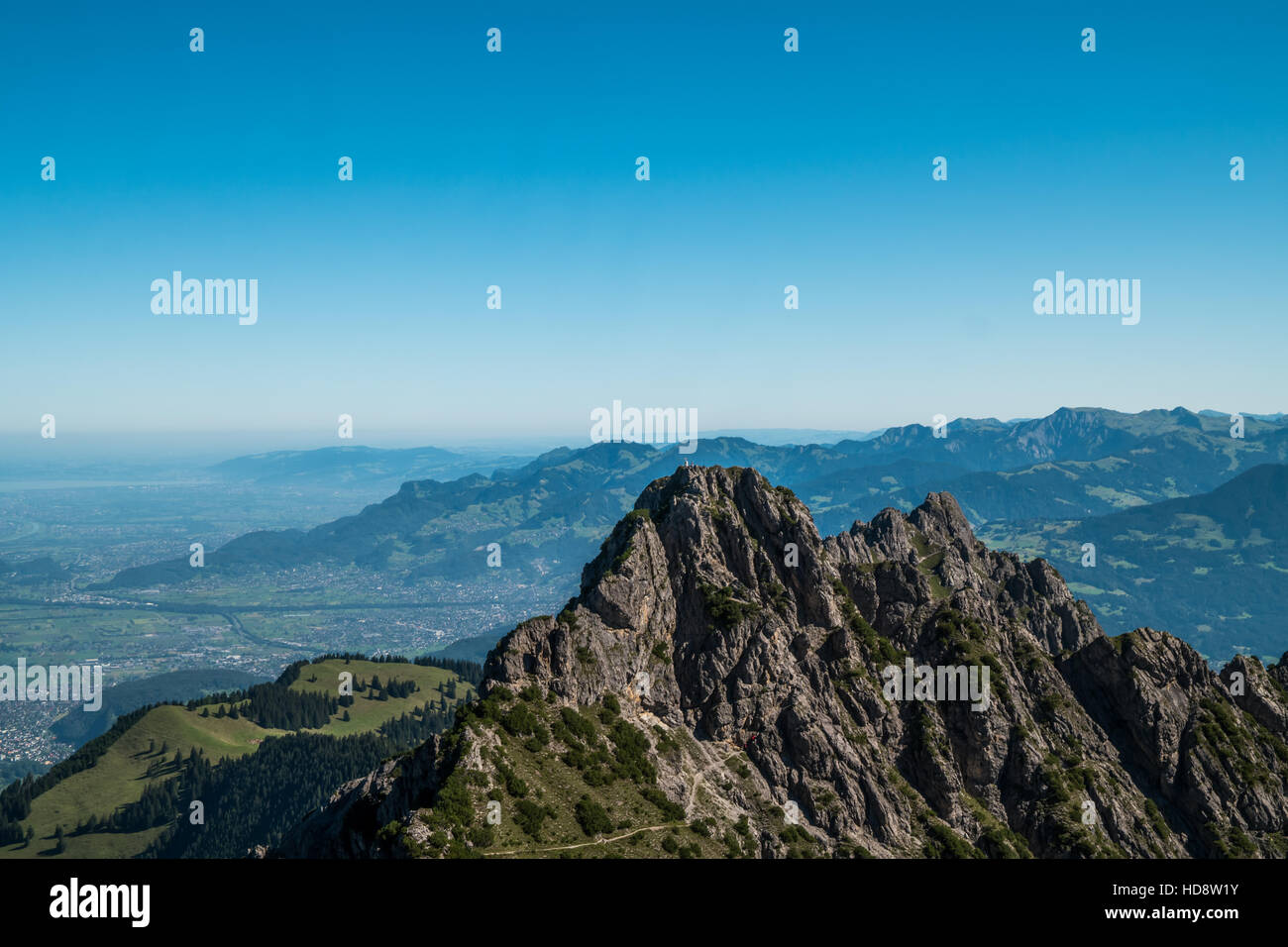 La vista dal Drei Schwesterns montagne guardando sopra la Svizzera, Liechtenstein e Austria Foto Stock