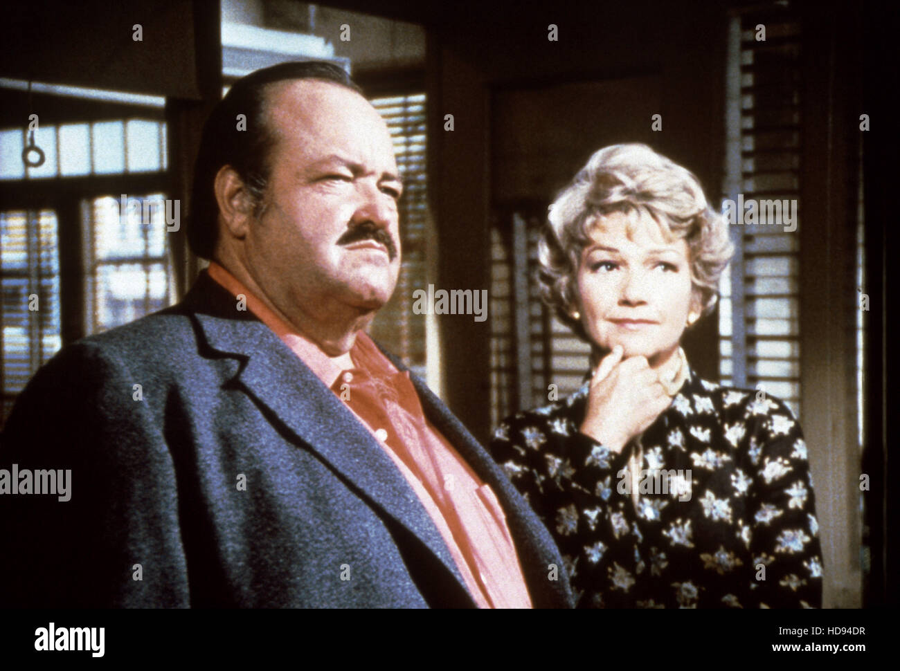 Il cannone, (da sinistra): William Conrad, Anne Baxter, "Chi scava una tomba", (stagione 3, in onda sett. 12, 1973), 1971-76. Foto Stock