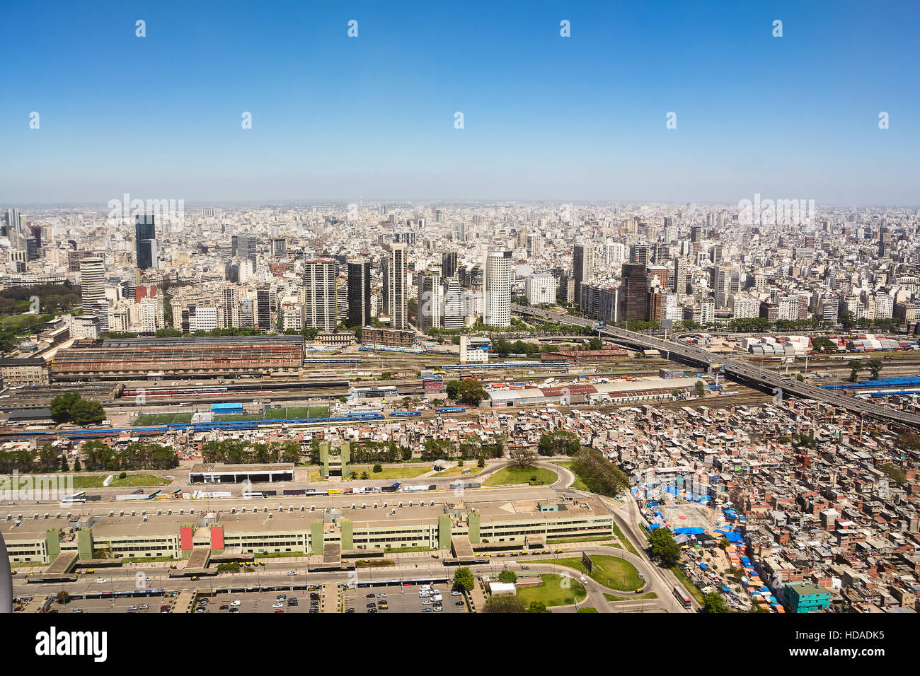 Stazione ferroviaria di Malba di Buenos Aires, vista aerea (Argentina) Foto Stock
