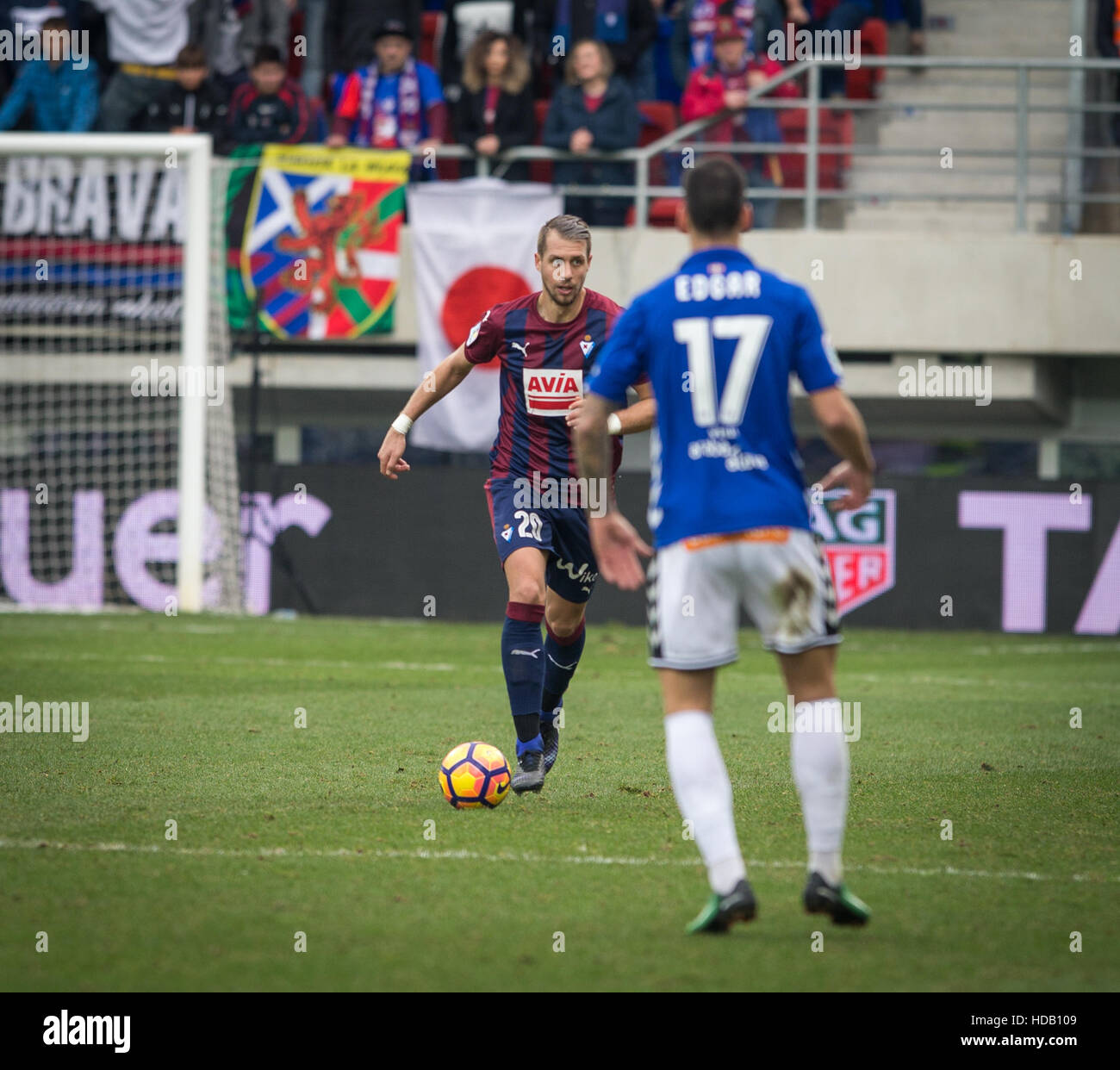 Ipurua, Spagna. Undicesimo Dec, 2016. Match Day 15 gioco di la Liga Santander stagione 2016-2017 tra SD Eibar e Deportivo Alaves giocato Ipurua Stadium domenica Dicembre 11th, 2016. Eibar, Spagna. S.D Eibar -Deportivo Alaves. S.D Eibar.20 Lejeune, 17 Edgar. Credito: VWPics/Alamy Live News Foto Stock