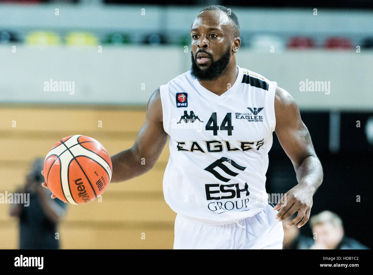 Londra, UK, 11 dicembre 2016. Newcastle Eagles beat London Lions 87 vs 80 in un entusiasmante gioco di basket nella casella di rame arena Credito: pmgimaging/Alamy Live News Foto Stock