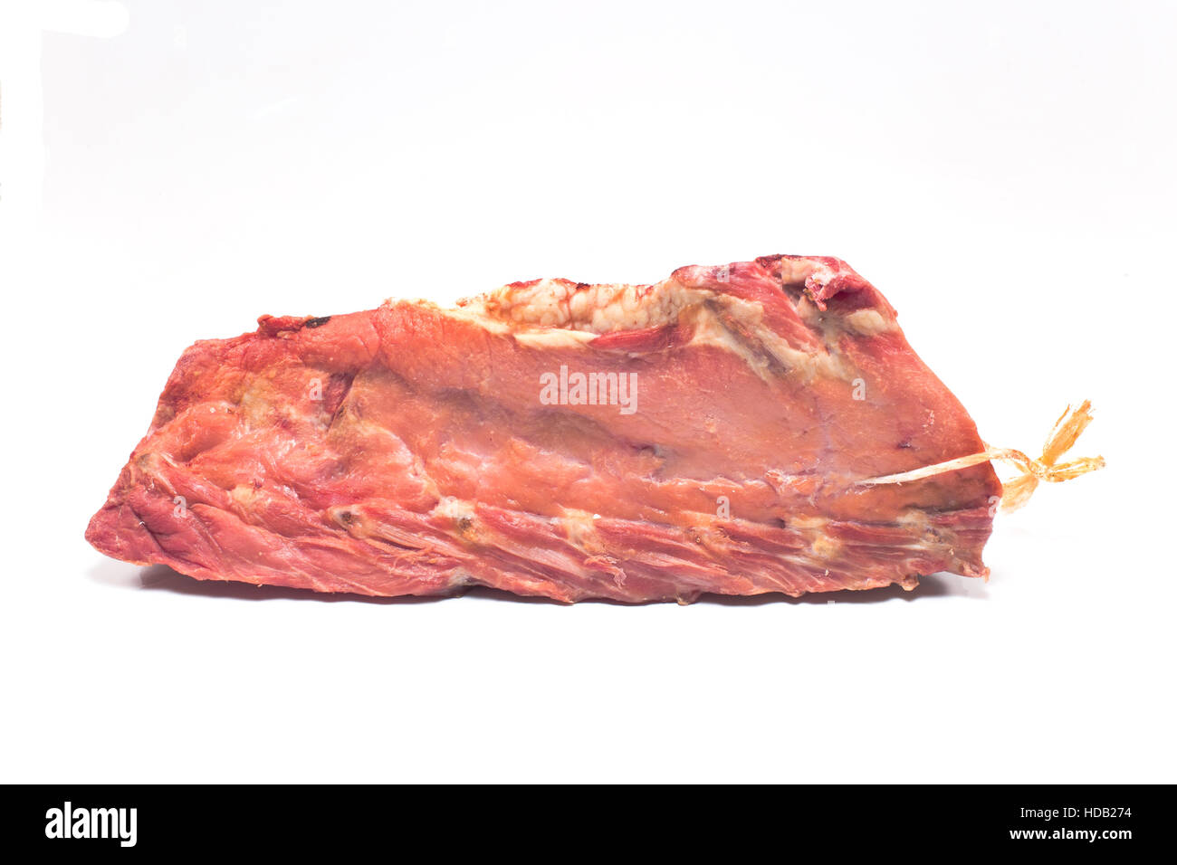 Carne di maiale affumicato osso con carne isolato su bianco Foto Stock