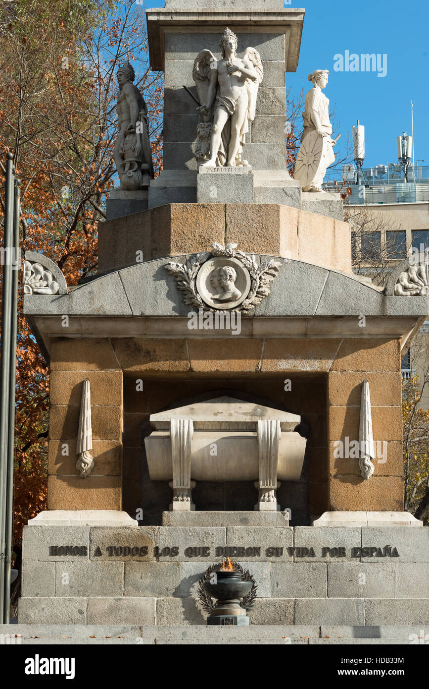 Il monumento agli eroi del 2 maggio 1808 sul Paseo del Prado; Madrid Spagna. Foto Stock