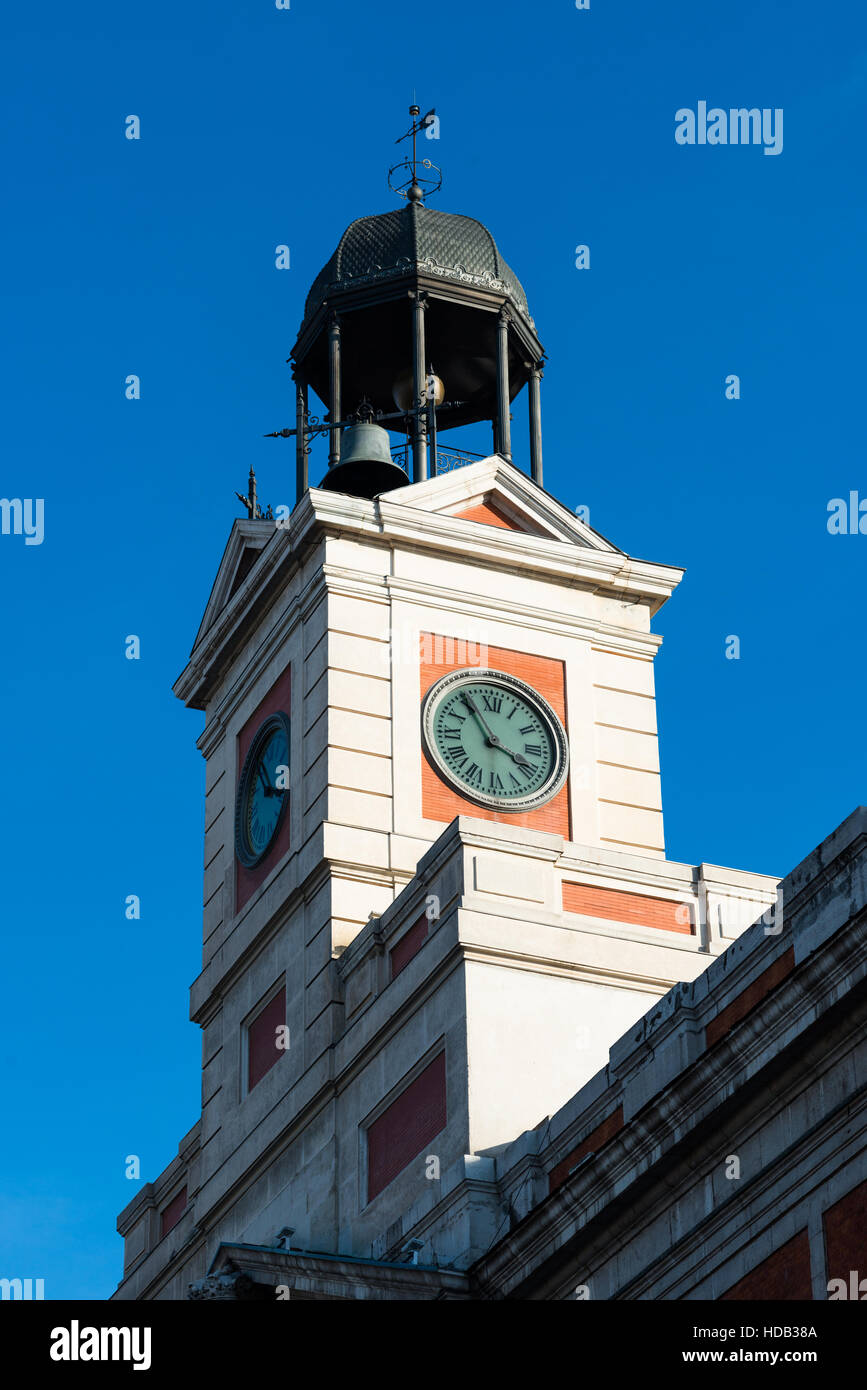La torre dell'orologio di il principale ufficio postale a Madrid, Casa de Correos, la Puerta del Sol di Madrid, Spagna, Penisola Iberica, l'Europa. Foto Stock