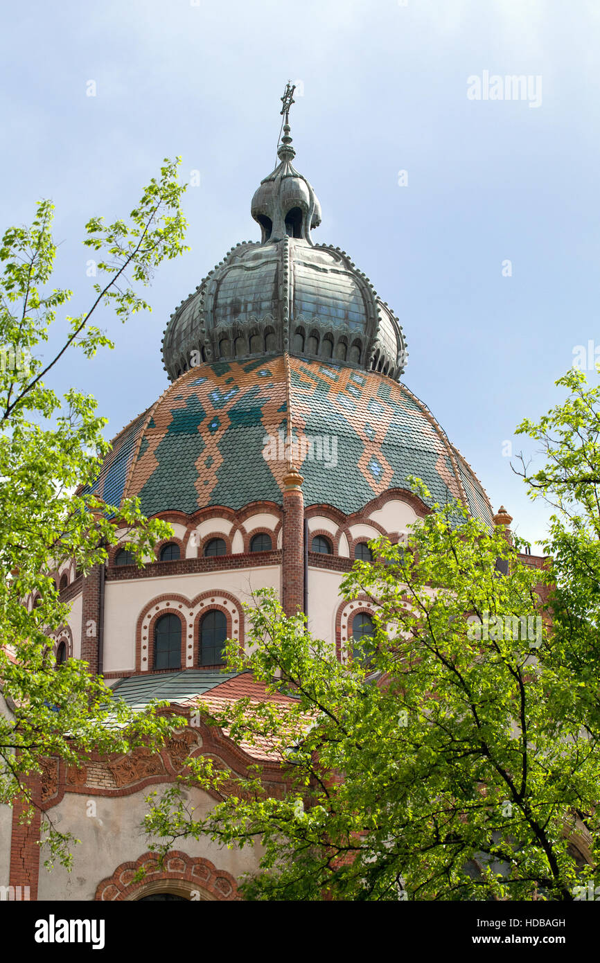 La parte superiore della Sinagoga di Subotica (Szabadka), Serbia Foto Stock