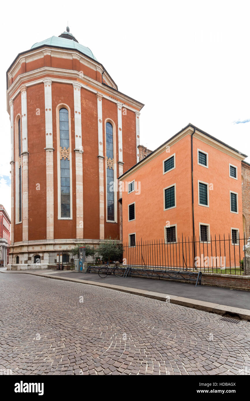 Abside nella Cattedrale di Vicenza progettato dal famoso architetto Andrea Palladio nel XVI secolo, Veneto, Italia. Foto Stock