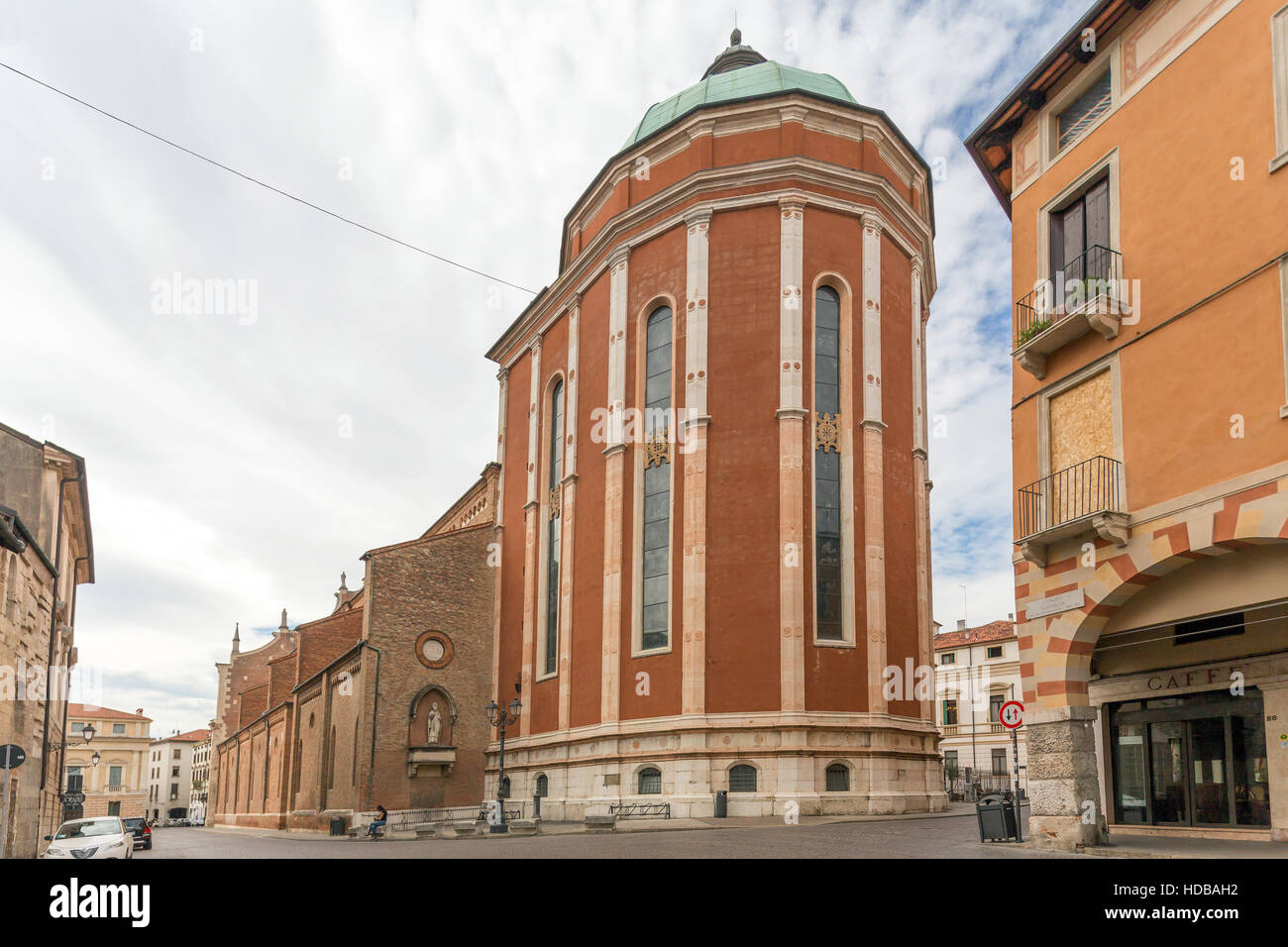 Abside nella Cattedrale di Vicenza progettato dal famoso architetto Andrea Palladio nel XVI secolo, Veneto, Italia. Foto Stock